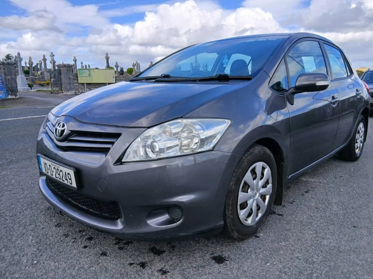 2010 Toyota Auris - Image 2