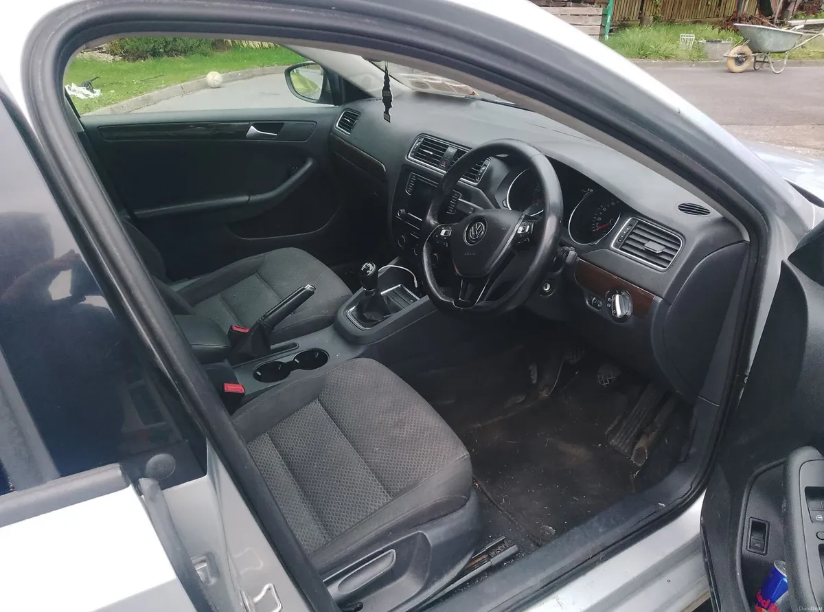 Volkswagen Jetta 2016 - Image 2