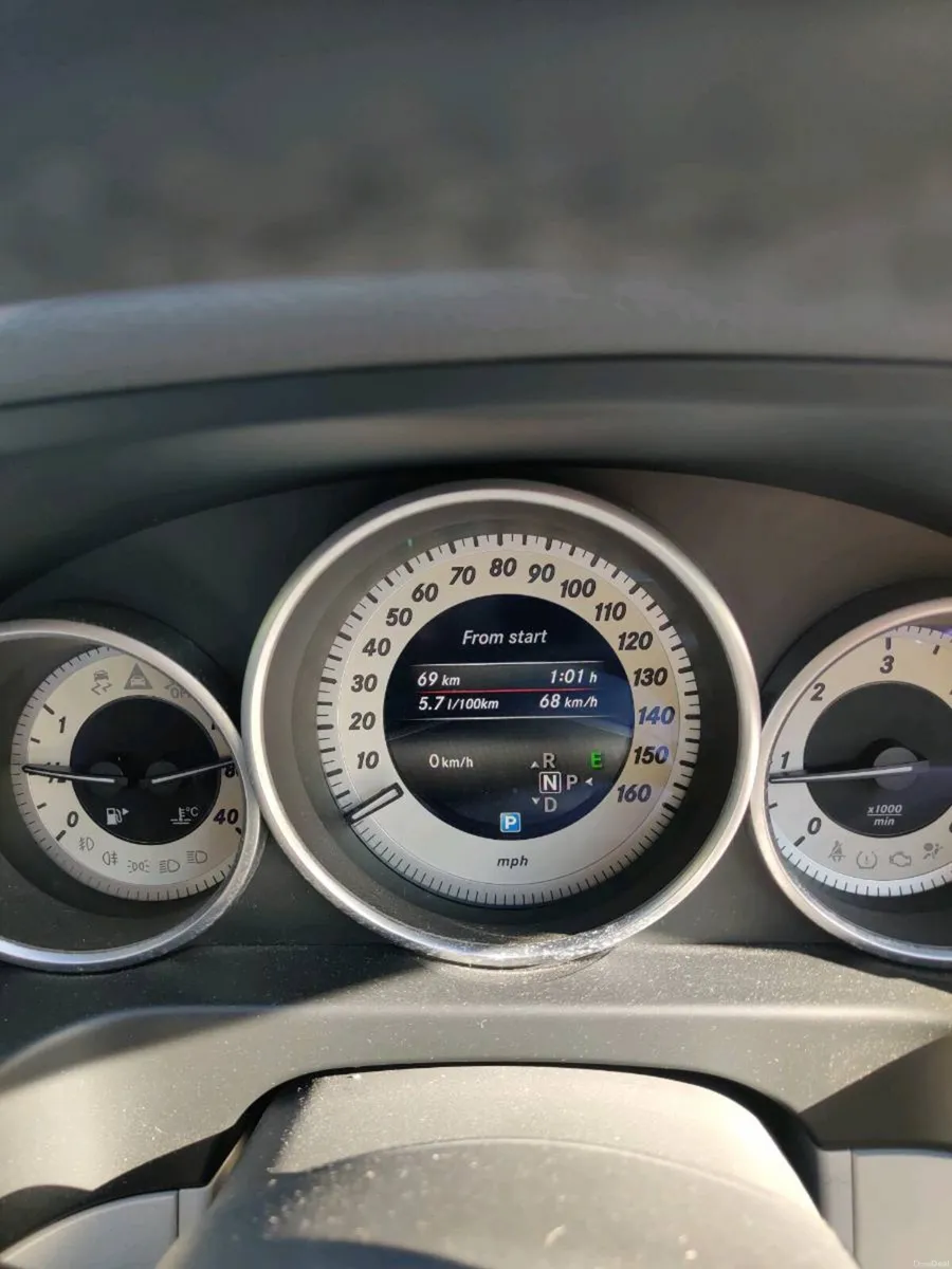 Mercedes E220 CDI - Image 2