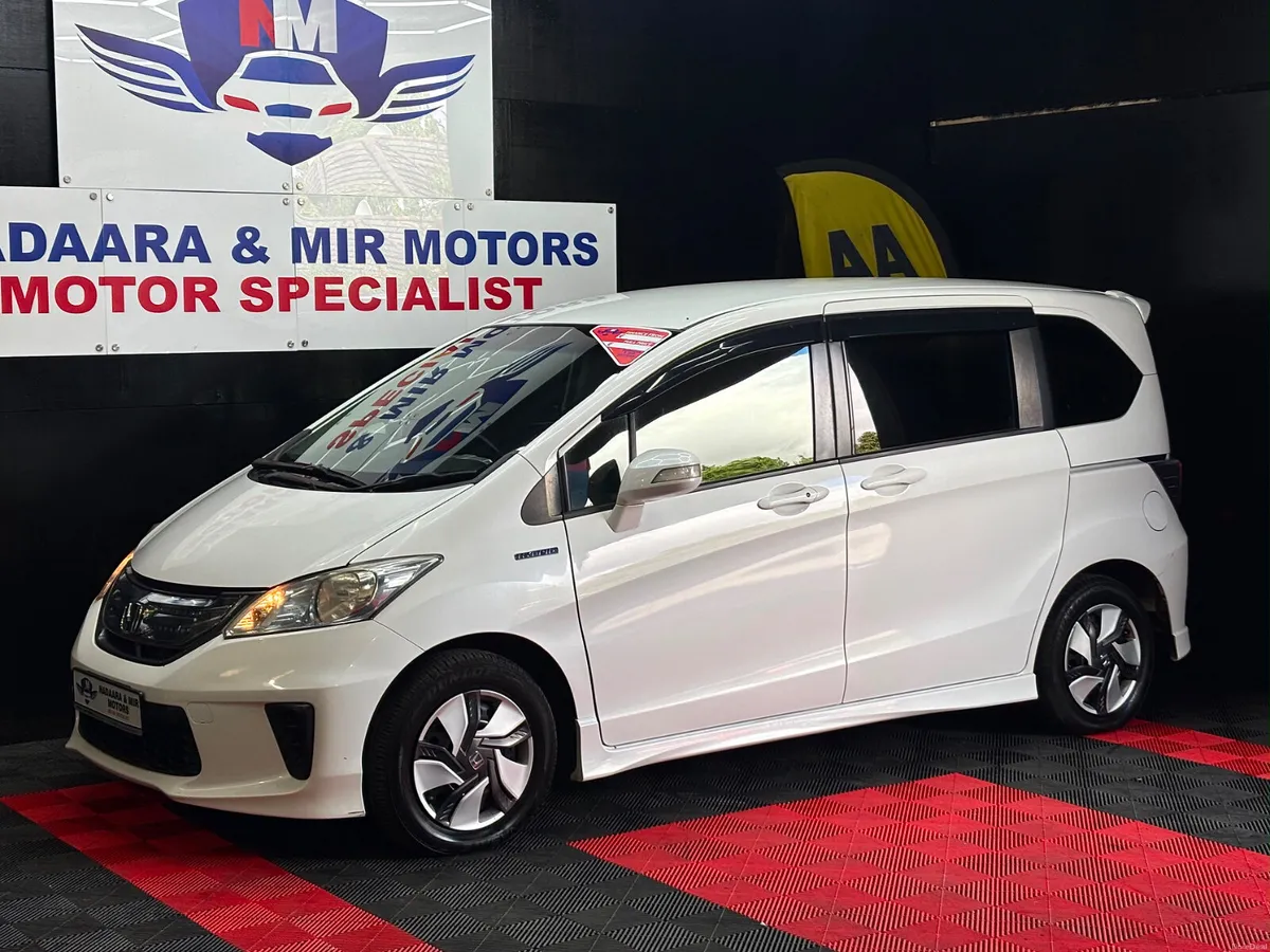 2014 Honda Freed 7 seater - Image 3