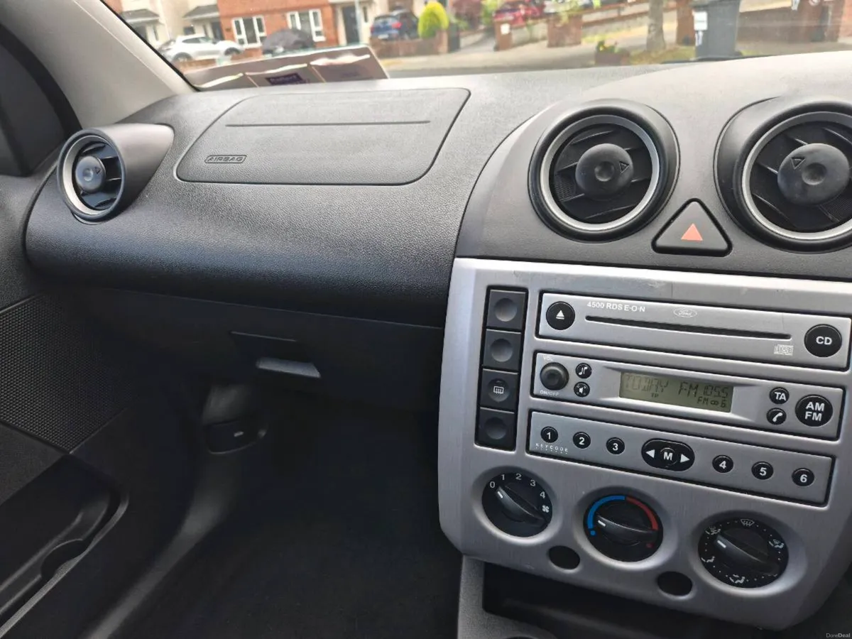 Ford Fiesta 05 - Image 5