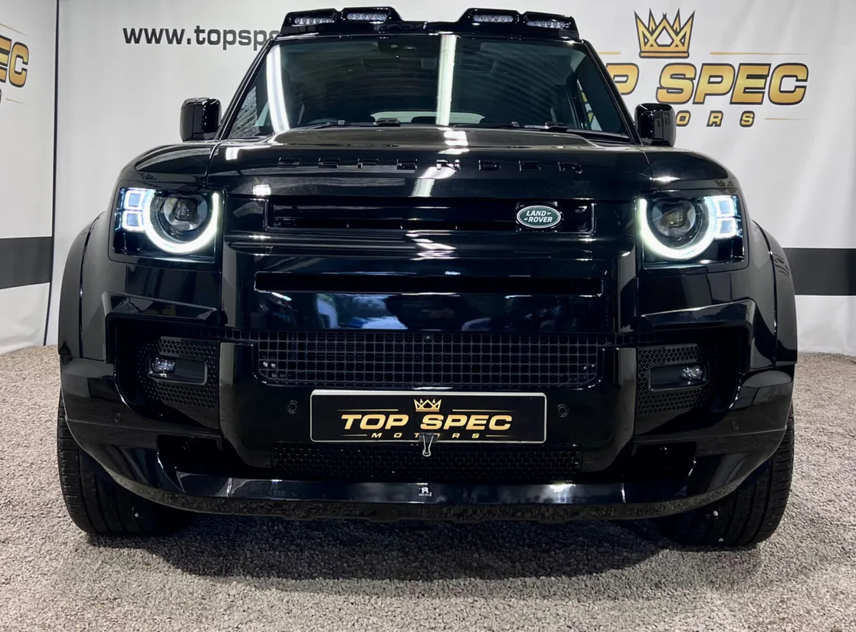 Land Rover Defender 2023 - Image 6