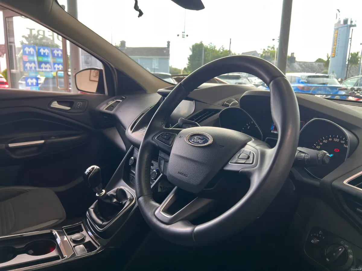 High Spec Perfect Condition TITANIUM Manual Diesel - Image 3