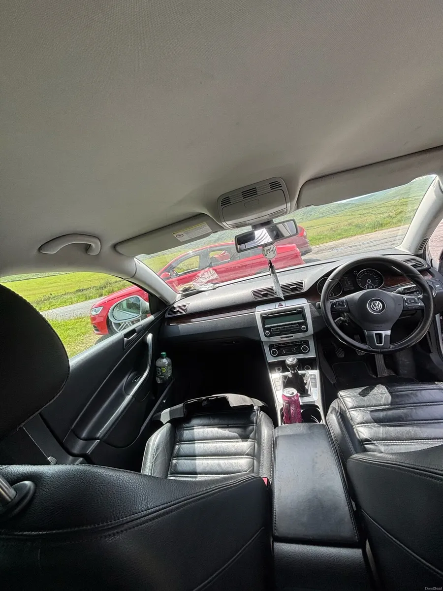 Volkswagen Passat - Image 5