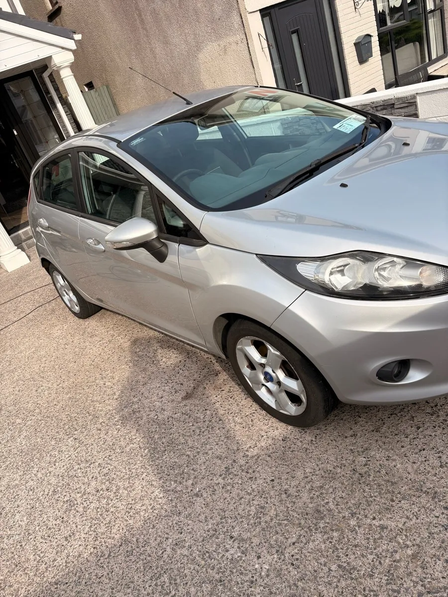 Ford fiesta - Image 2