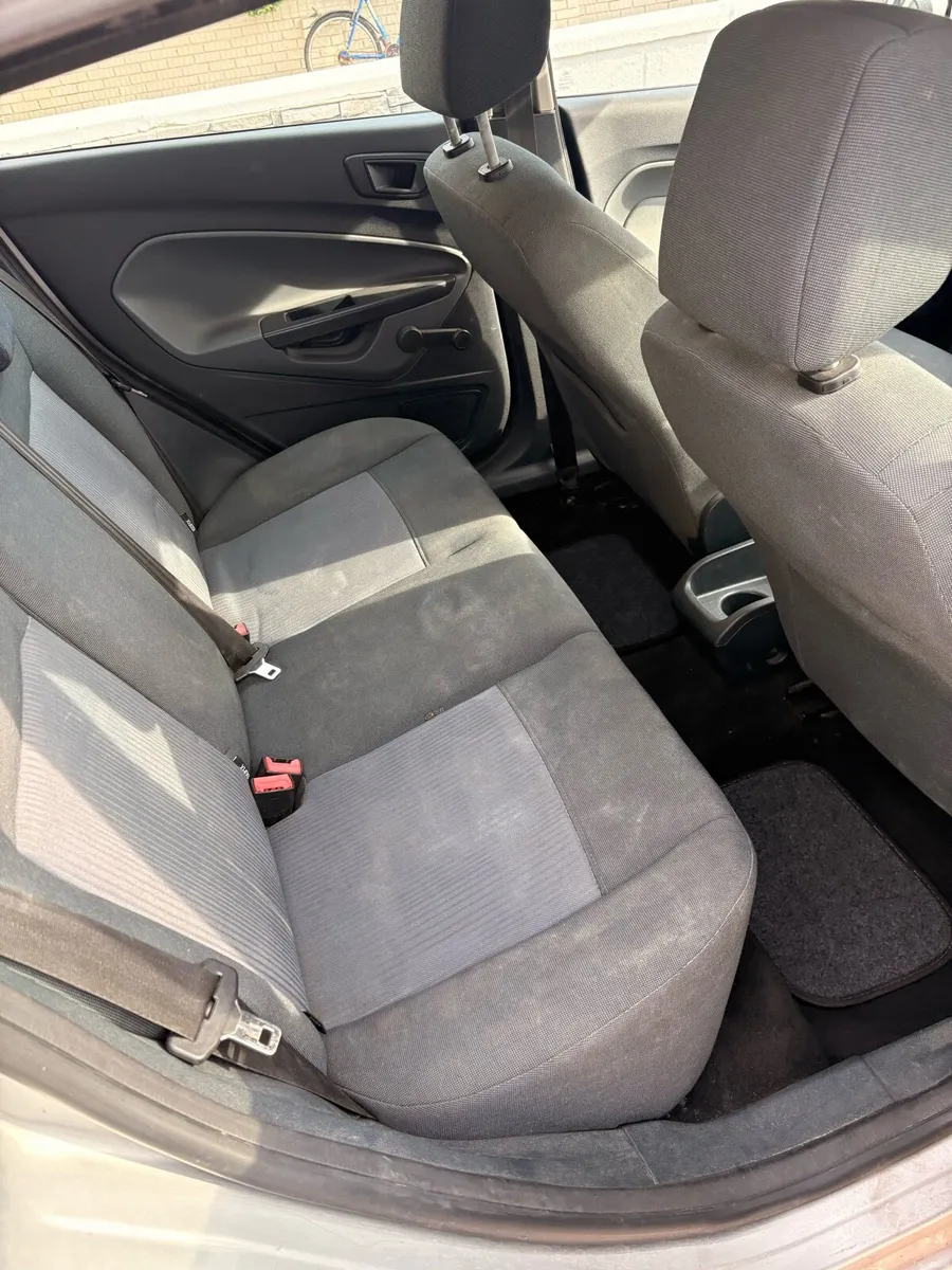 Ford fiesta - Image 4