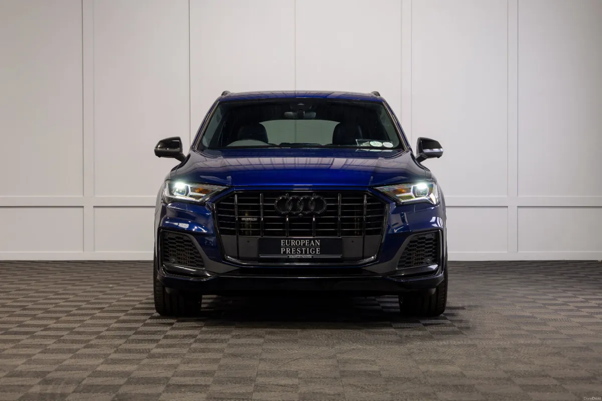 232 Audi Q7 55TFSIe S-Line Black Edition 5 Seat N1 - Image 2