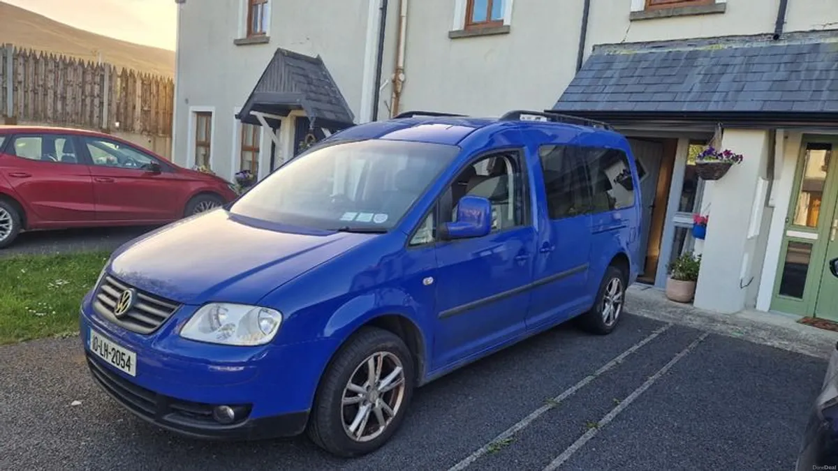 2010 Volkswagen Caddy Maxi Life - Image 1