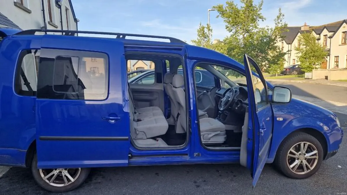 2010 Volkswagen Caddy Maxi Life - Image 3