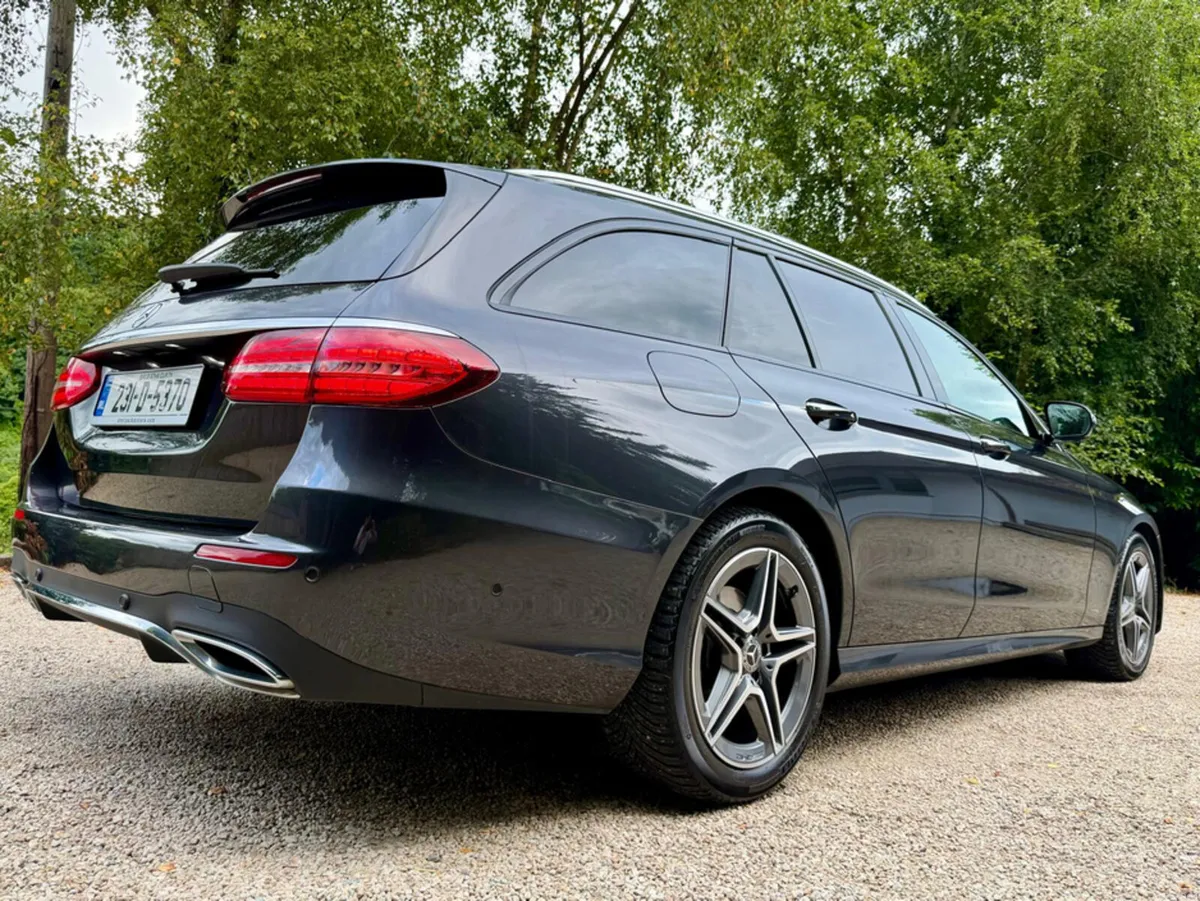 Mercedes-Benz E-Class E 220 D ESTATE AMG PREMIUM * - Image 4