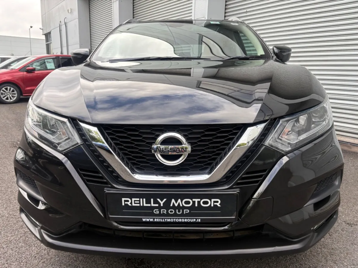 Nissan Qashqai 1.2 SV 18 4DR - Image 2
