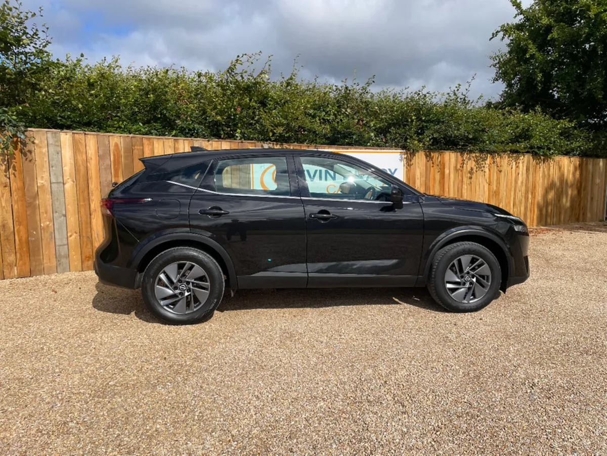 Nissan Qashqai 1.3 SV MODEL SUV. - Image 3