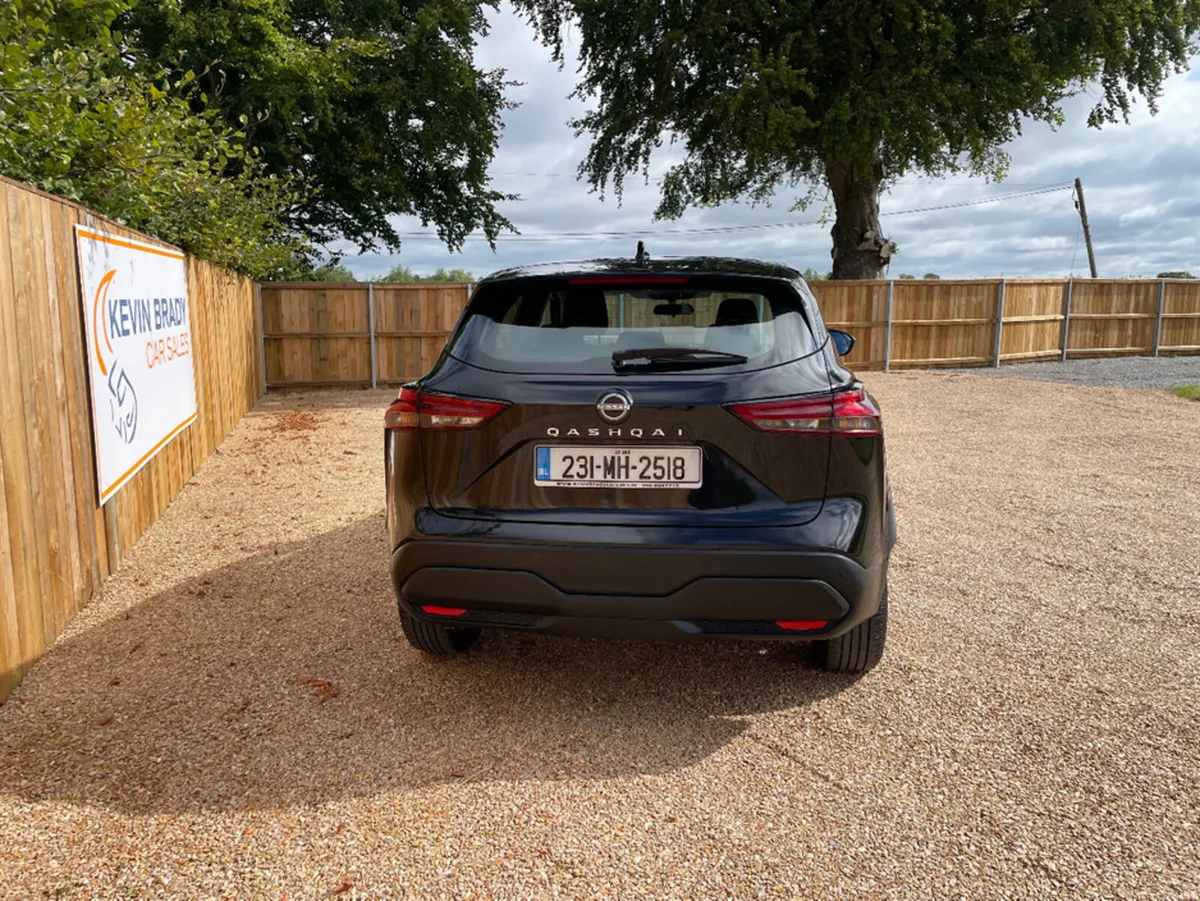 Nissan Qashqai 1.3 SV MODEL SUV. - Image 4