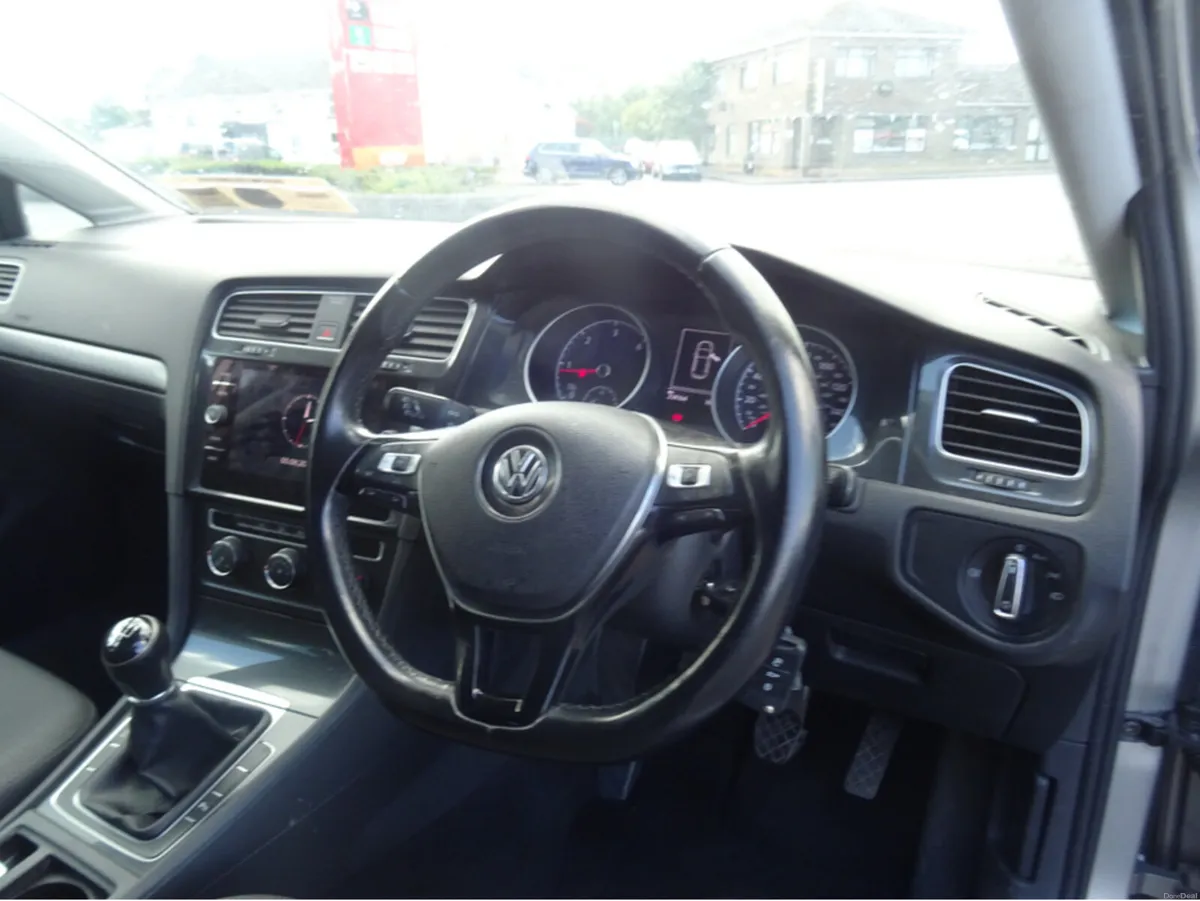 Volkswagen Golf 1.6 TDI SE NAV BLUEMOTION 115PS 5D - Image 6