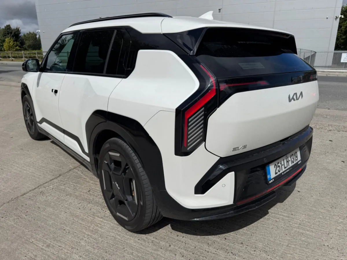 Kia EV3 EARTH GT LINE LONG RANGE - Image 4