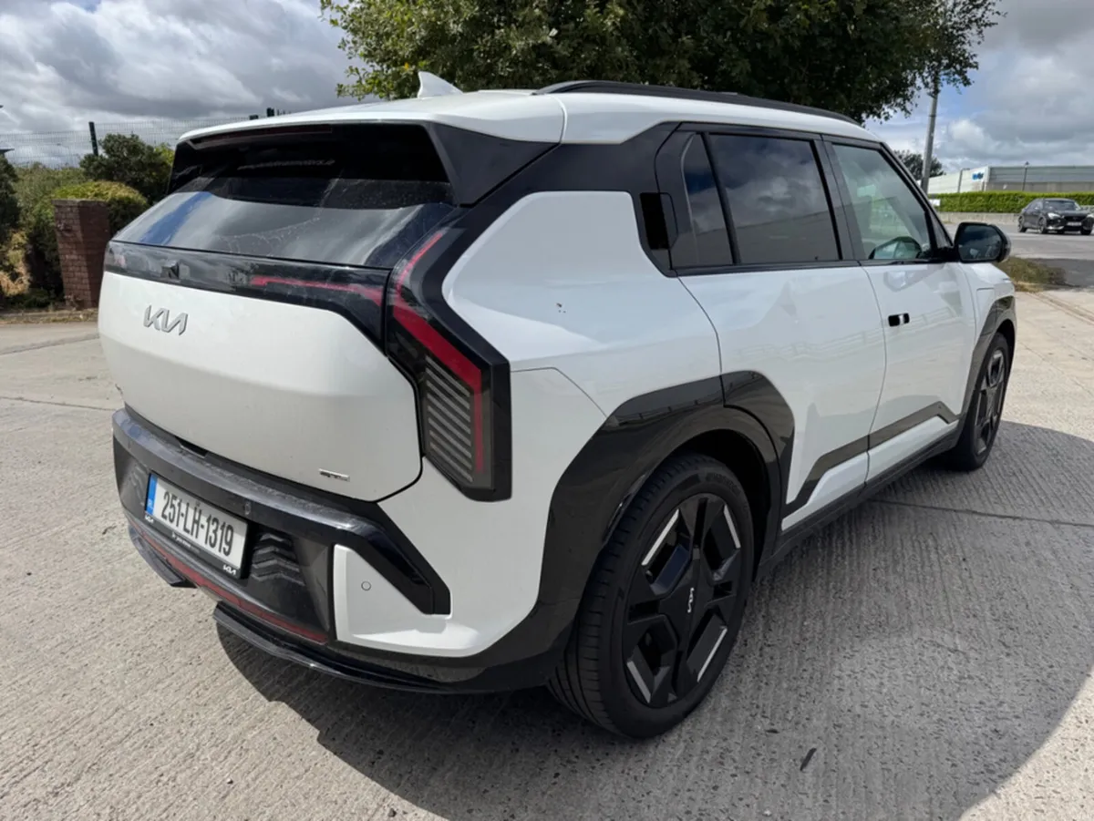 Kia EV3 EARTH GT LINE LONG RANGE - Image 2