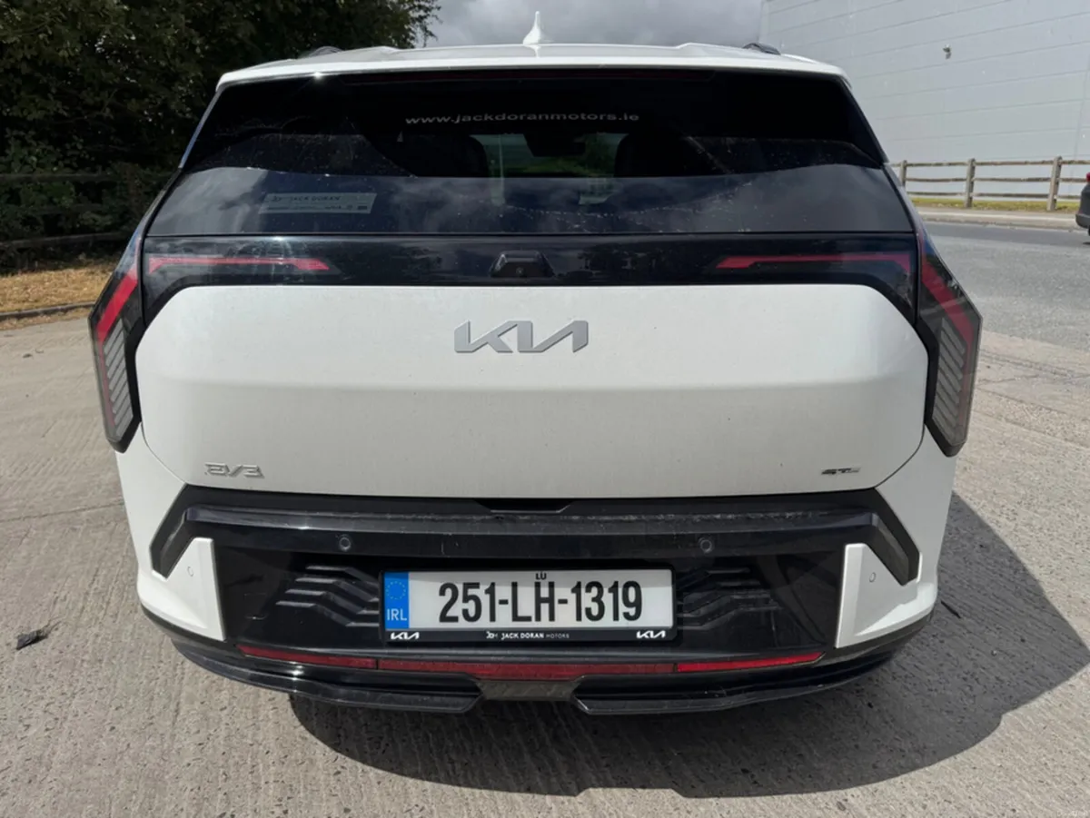 Kia EV3 EARTH GT LINE LONG RANGE - Image 6