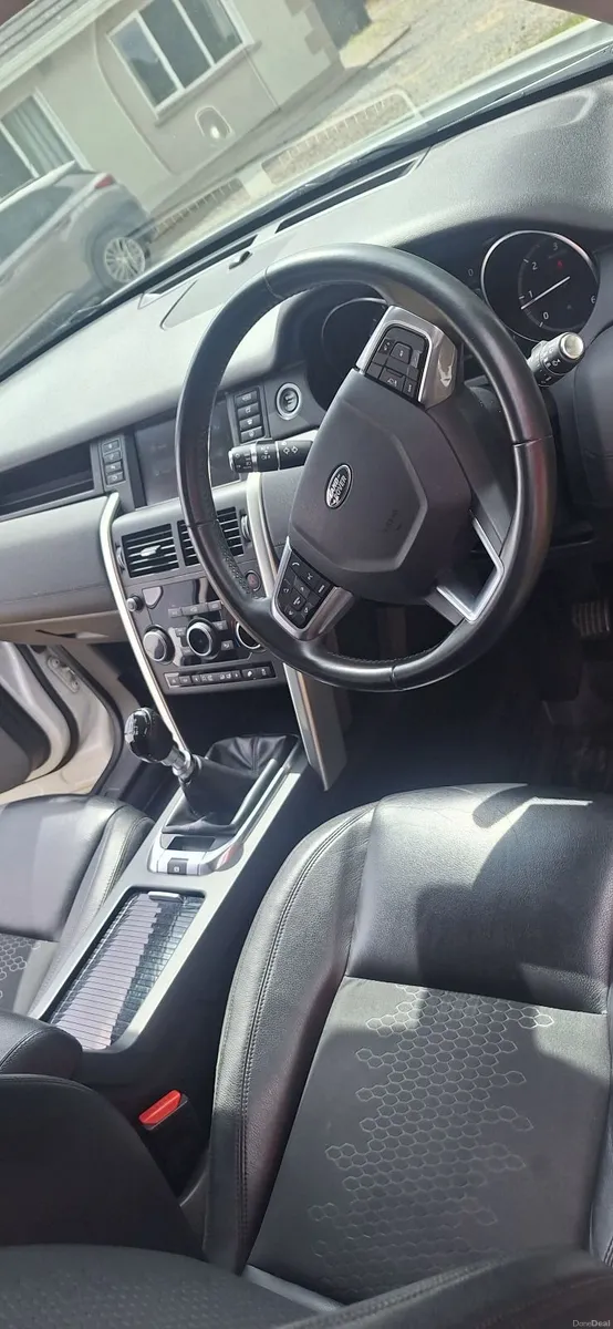 Land Rover Discovery Sport 2017 - Image 6