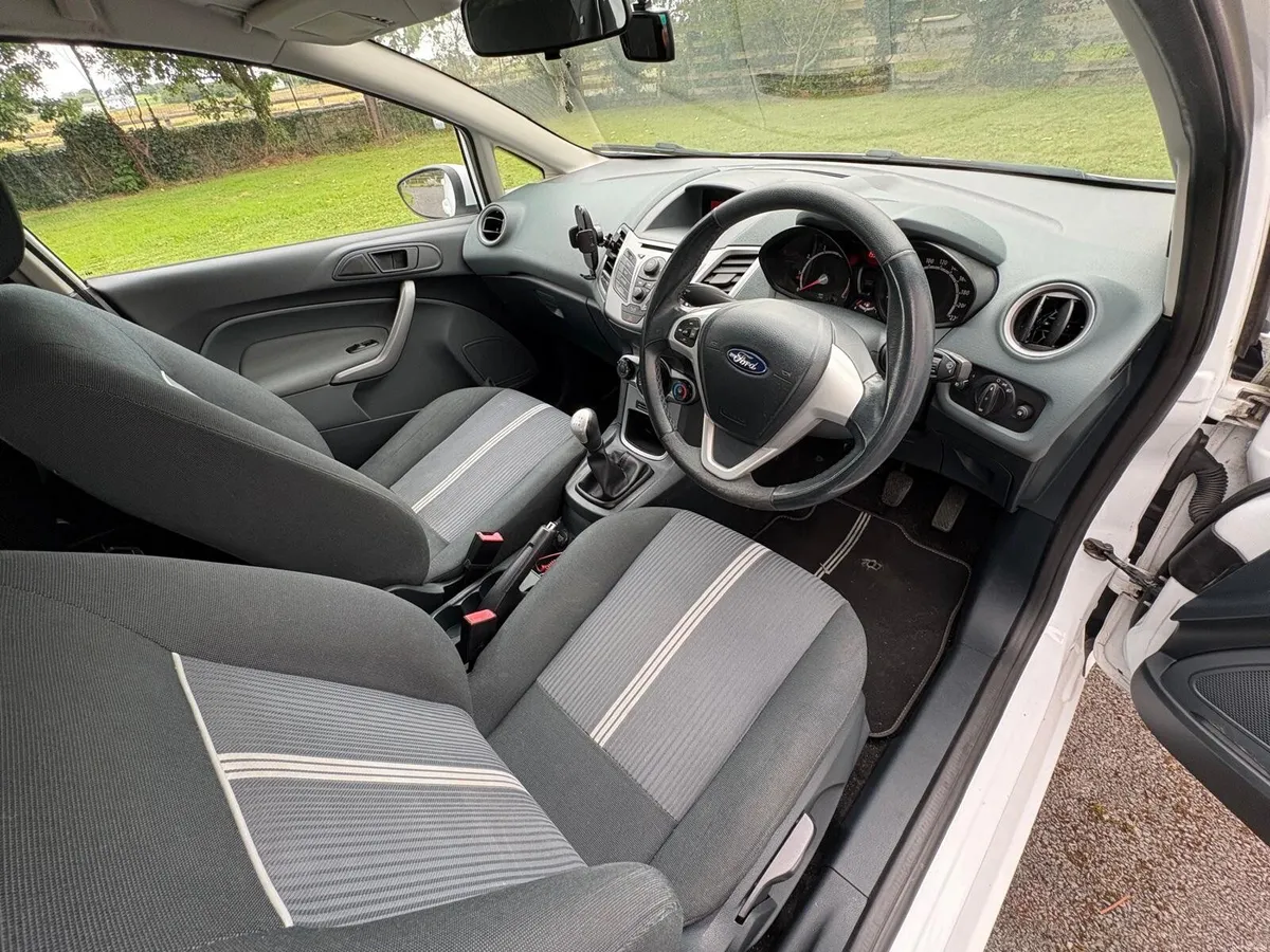 Ford Fiesta 2011 - Image 6
