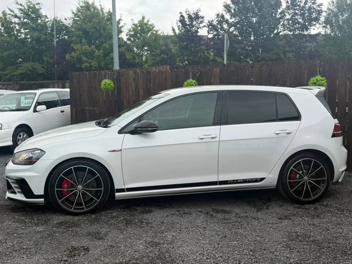 Volkswagen Golf GTI CLUBSPORT - 52KMS - Image 4