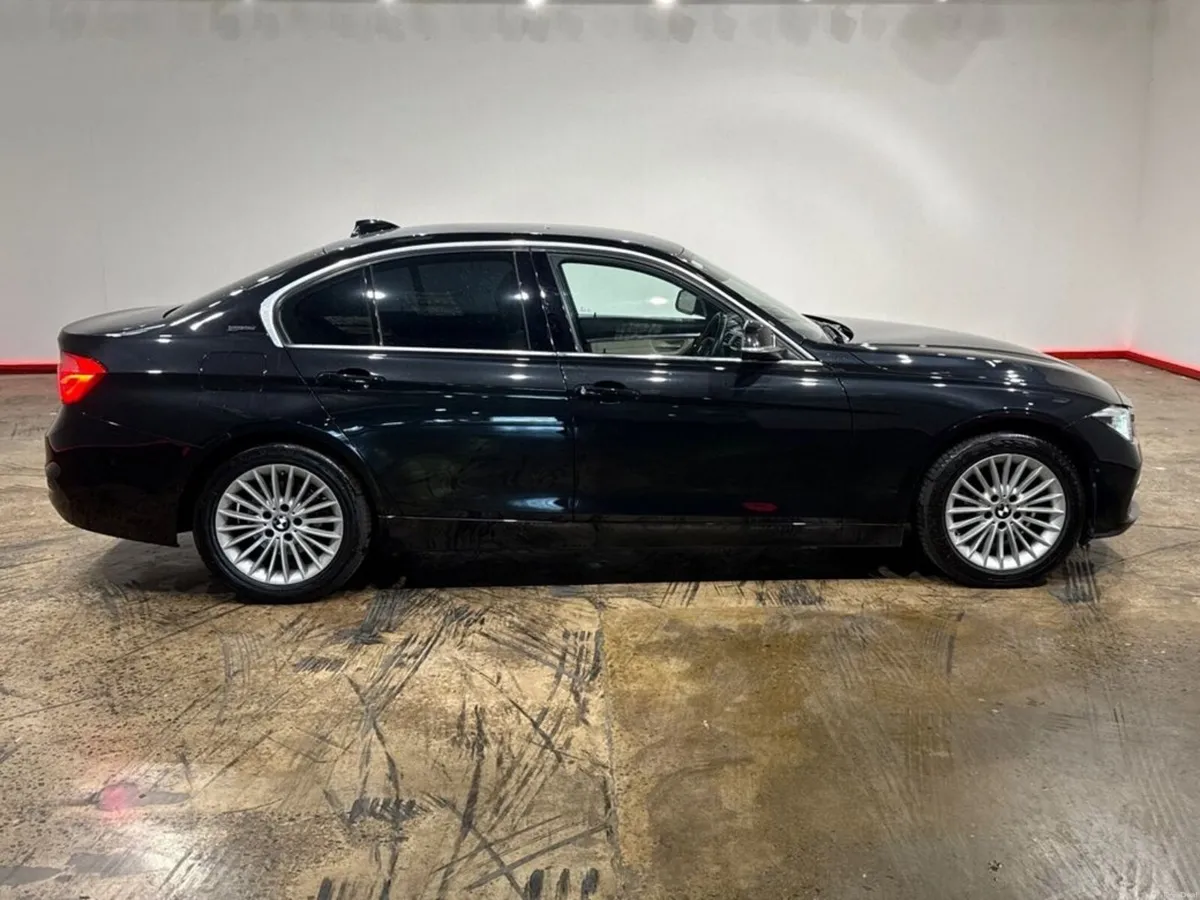 BMW 3-Series 330e 2.0 HYBRID - MULTI FUNCTION STEE - Image 2
