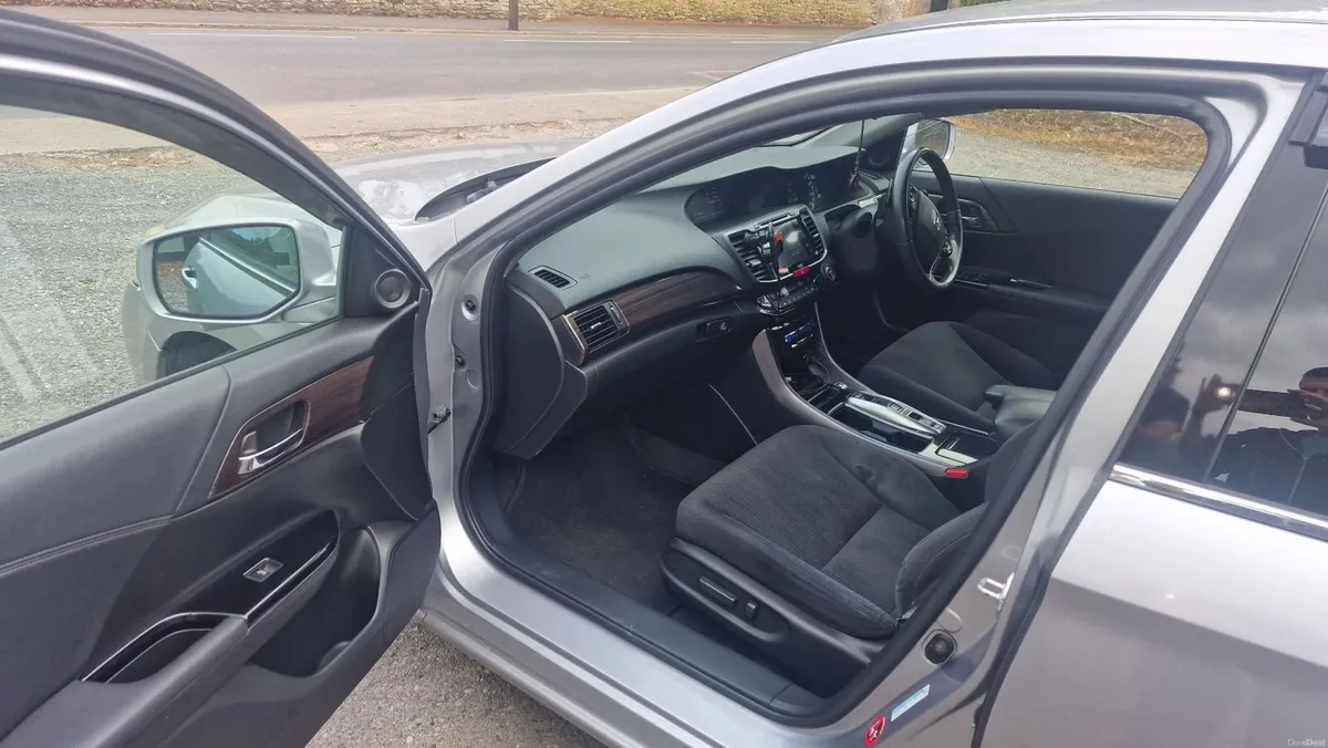 Honda Accord 2017 - Image 3