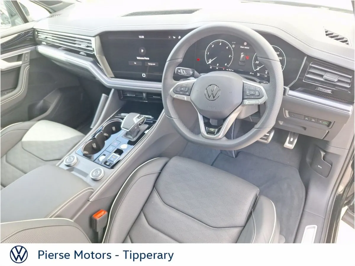 Volkswagen Touareg 3.0TDI 231HP R LINE 4M DSG - Image 2