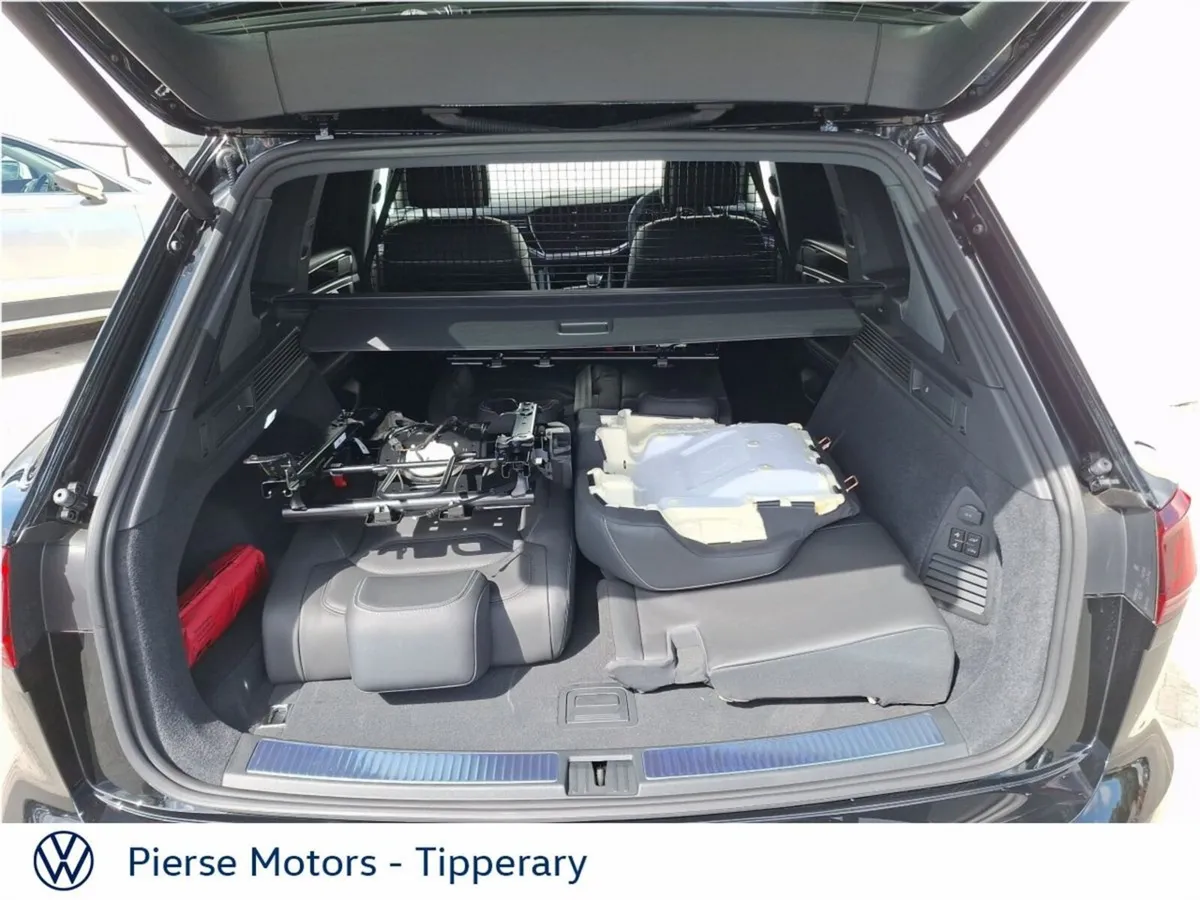 Volkswagen Touareg 3.0TDI 231HP R LINE 4M DSG - Image 4