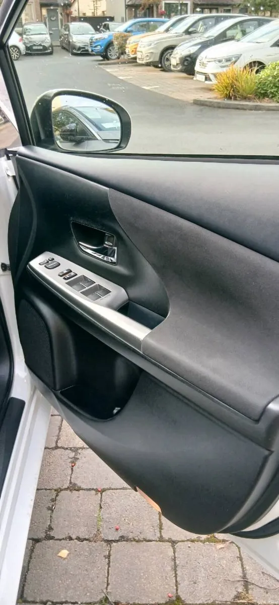 Toyota Prius Alpha 7seater 58k Kms - Image 5
