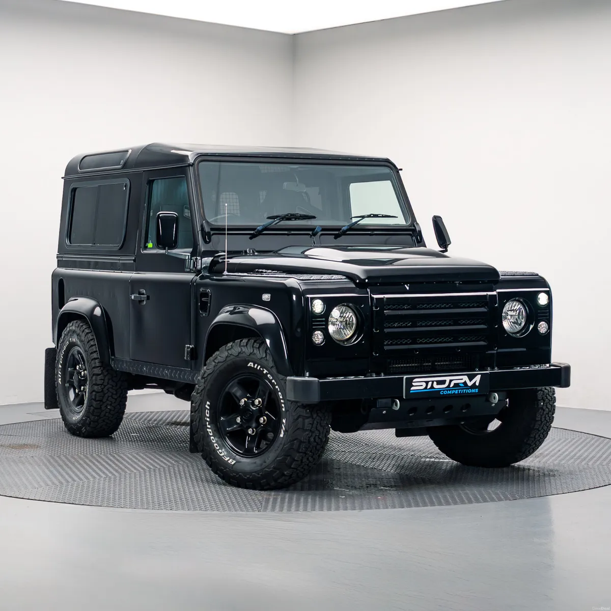 Land Rover Defender 2010 - Image 1