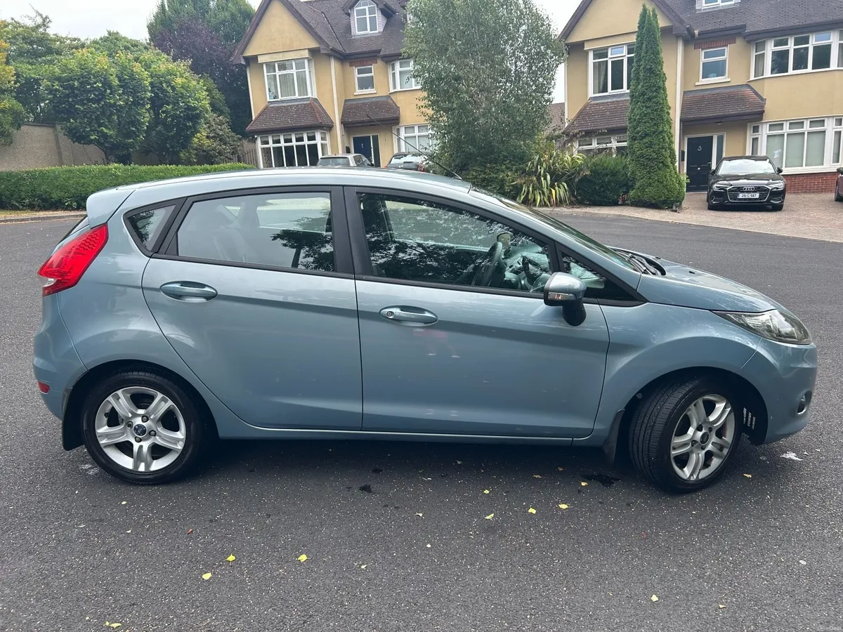 Ford Fiesta 2010 - Image 4