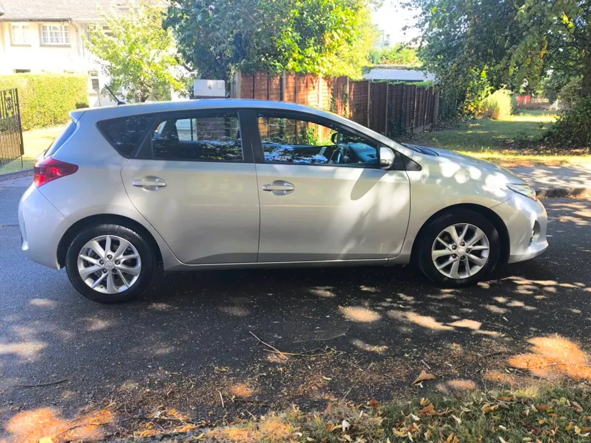 2015 AURIS 1.4 D4D 1 OWNER FULL TOYOTA SERVICE HIS - Image 3