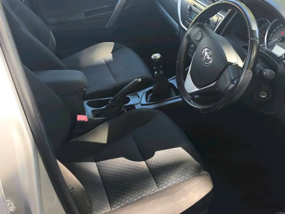 2015 AURIS 1.4 D4D 1 OWNER FULL TOYOTA SERVICE HIS - Image 5