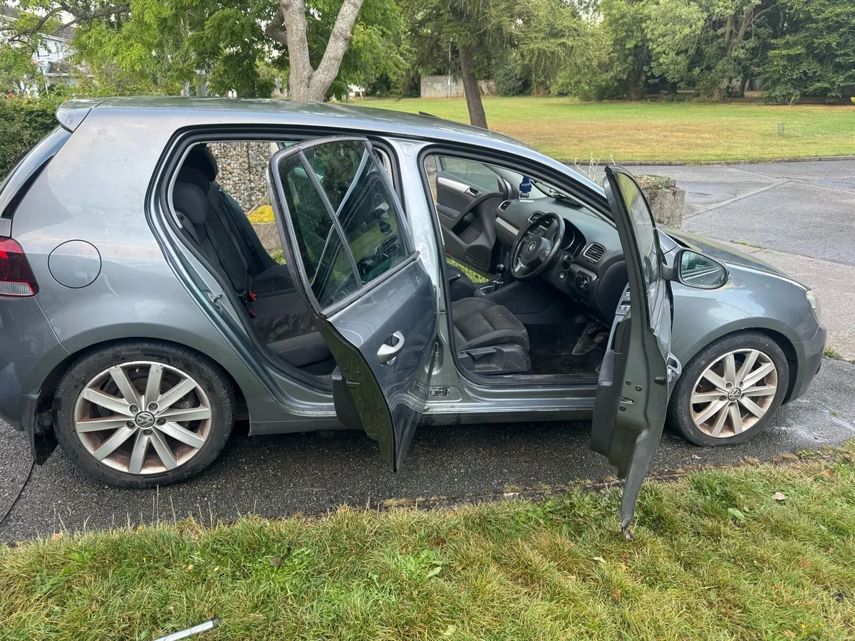 2010 Volkswagen Golf 2.0 TDI - Image 3