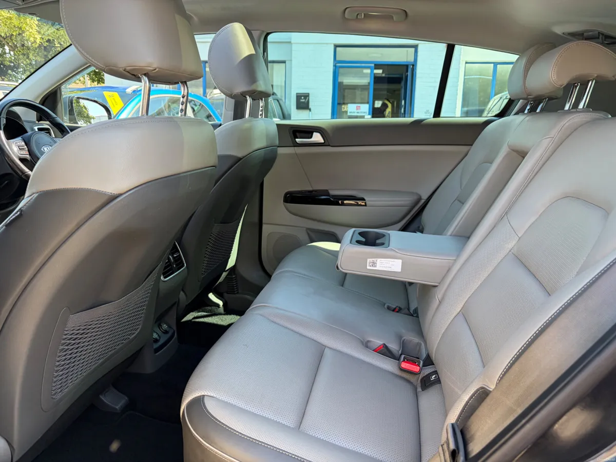 2016 KIA SPORTAGE 1.7d HIGH SPEC PAN ROOF - Image 6