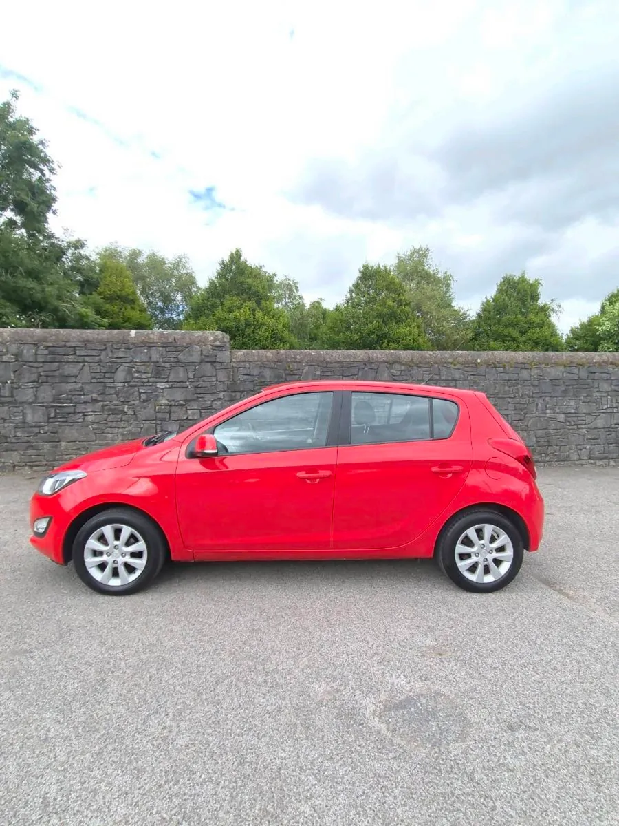 2014 hyundai i20 - Image 2