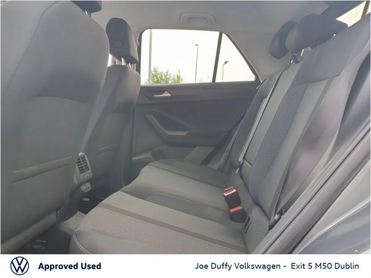 Volkswagen T-Roc LIFE 1.0 TSI 110HP MANUAL - Image 6