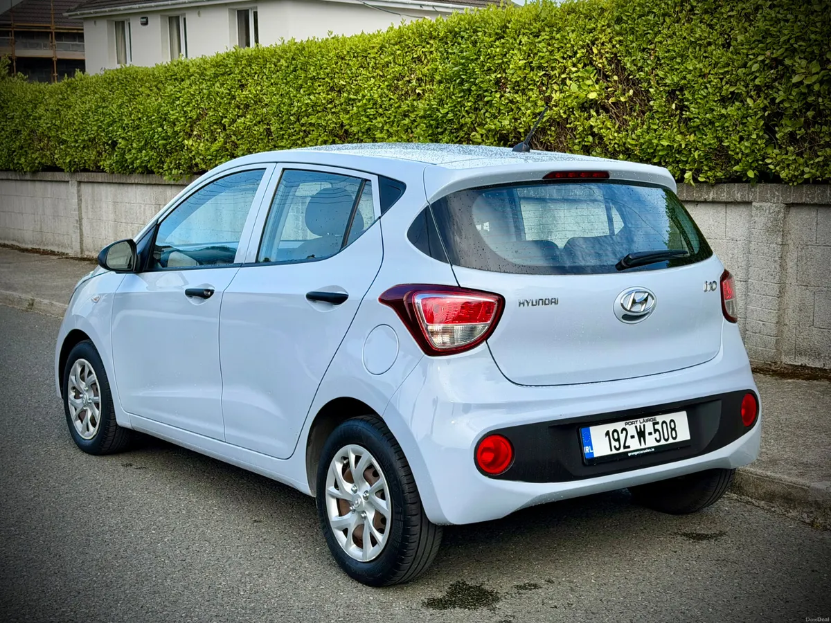 Hyundai i10 Petrol 1.0 5dr Hatchback. - Image 4