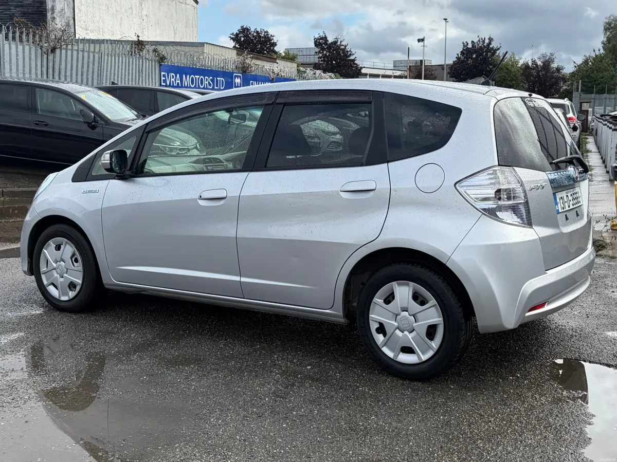 2013 Honda Fit 1.3 Hybrid Auto Nct 03/27 Tax 02/27 - Image 4