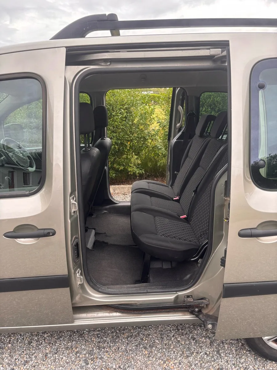 Car - Image 5