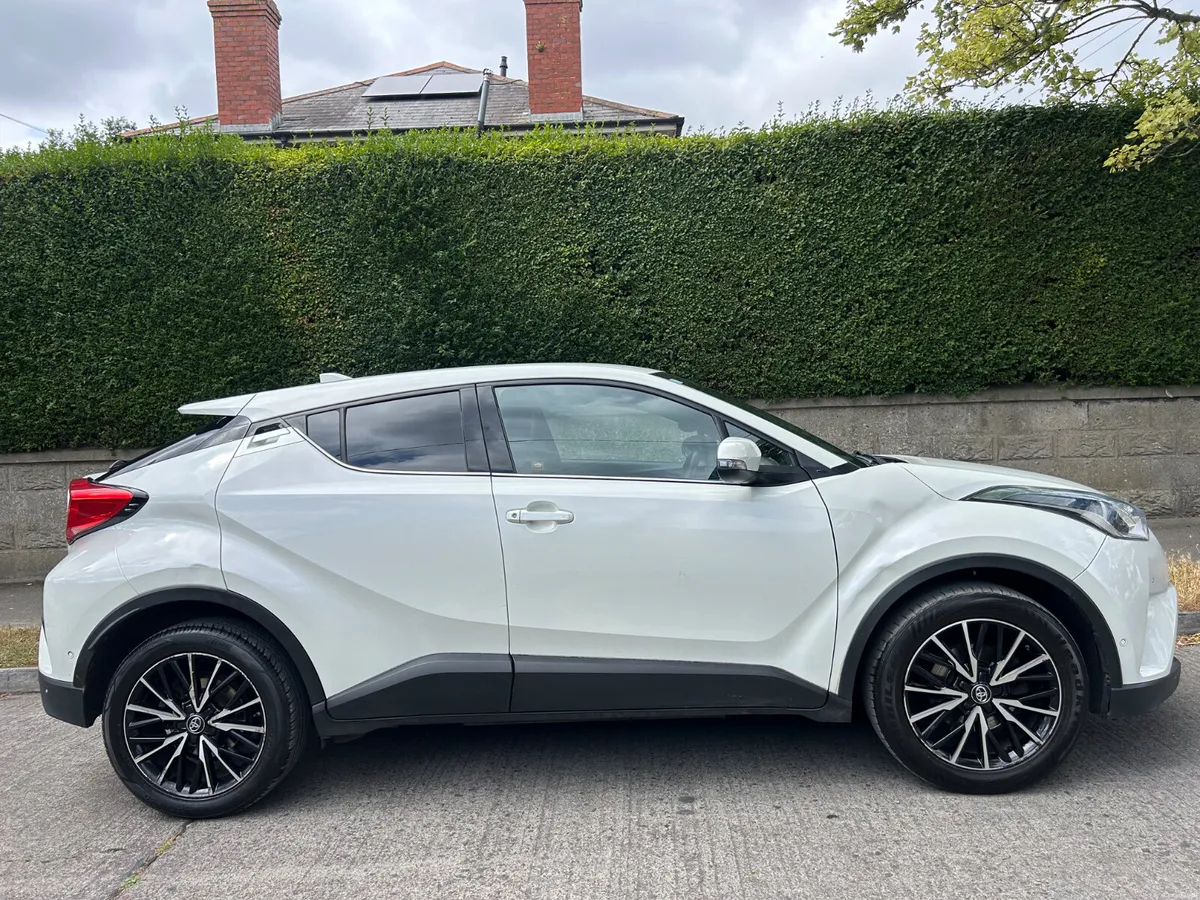 2017 TOYOTA CHR SOL 1.2 PETROL LEATHER INTERIOR - Image 4