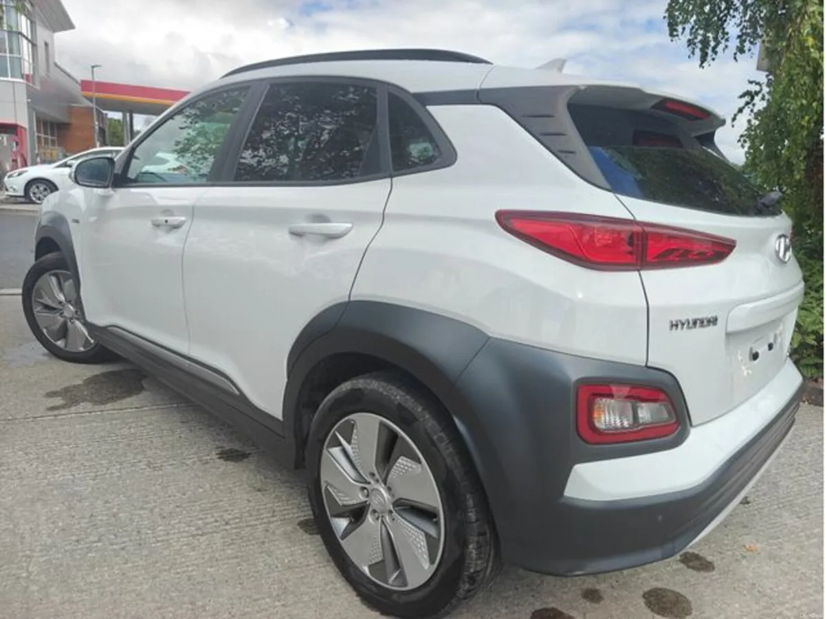 Hyundai KONA PREMIUM SE - Image 3
