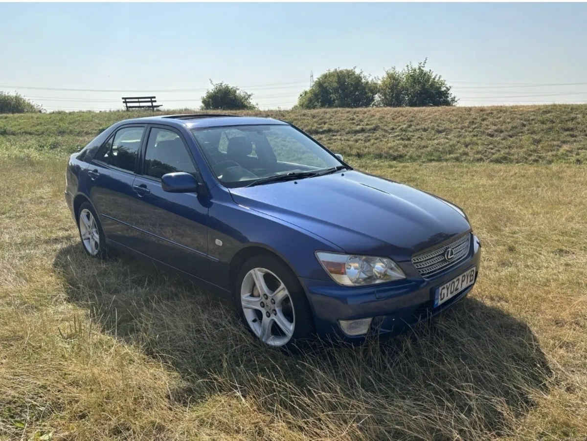 Lexus is200 - Image 1