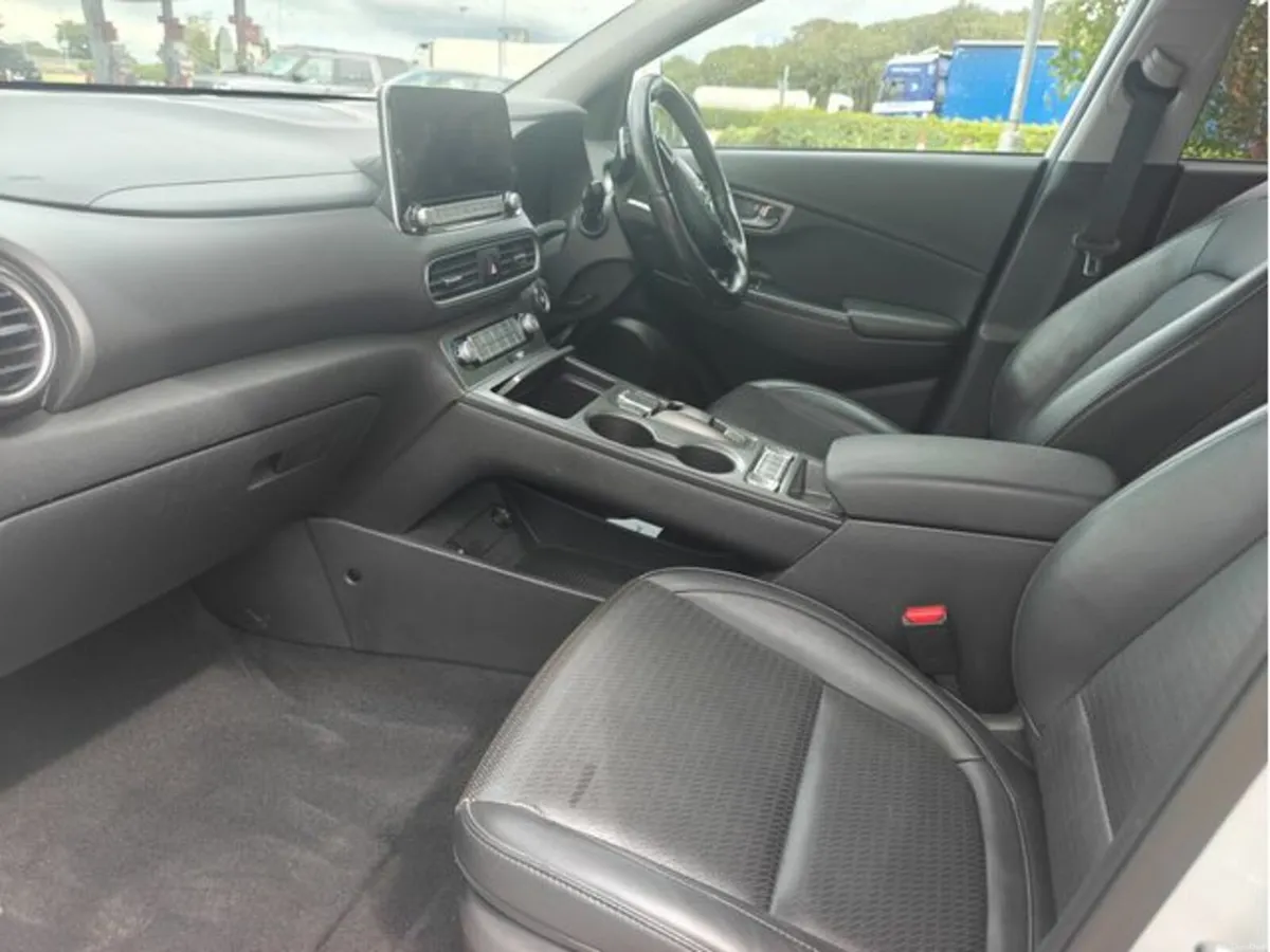 Hyundai KONA PREMIUM SE - Image 6