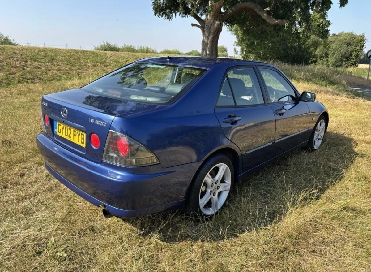 Lexus is200 - Image 4