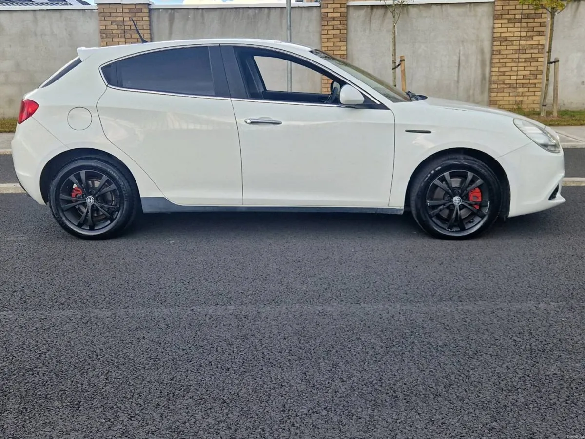 Alfa Romeo Giulietta 2.0 Automatic Diesel - Image 2