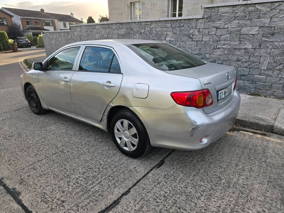Toyota corolla - Image 4