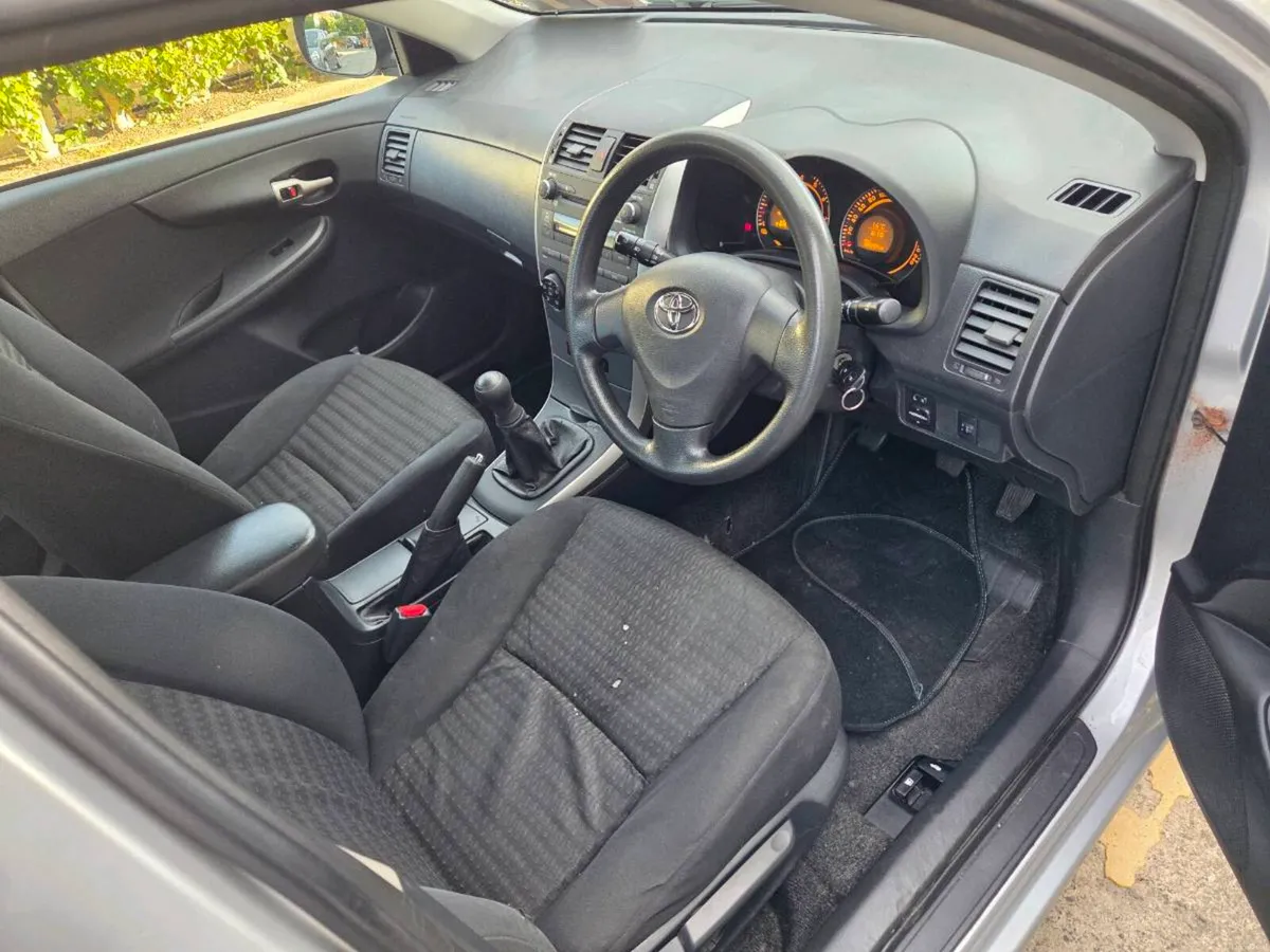 Toyota corolla - Image 6