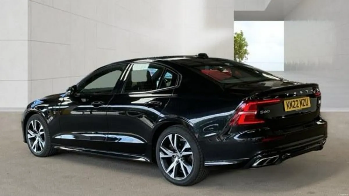 2022 VOLVO S60 T8 PHEV AWD  R DESIGN - Image 5