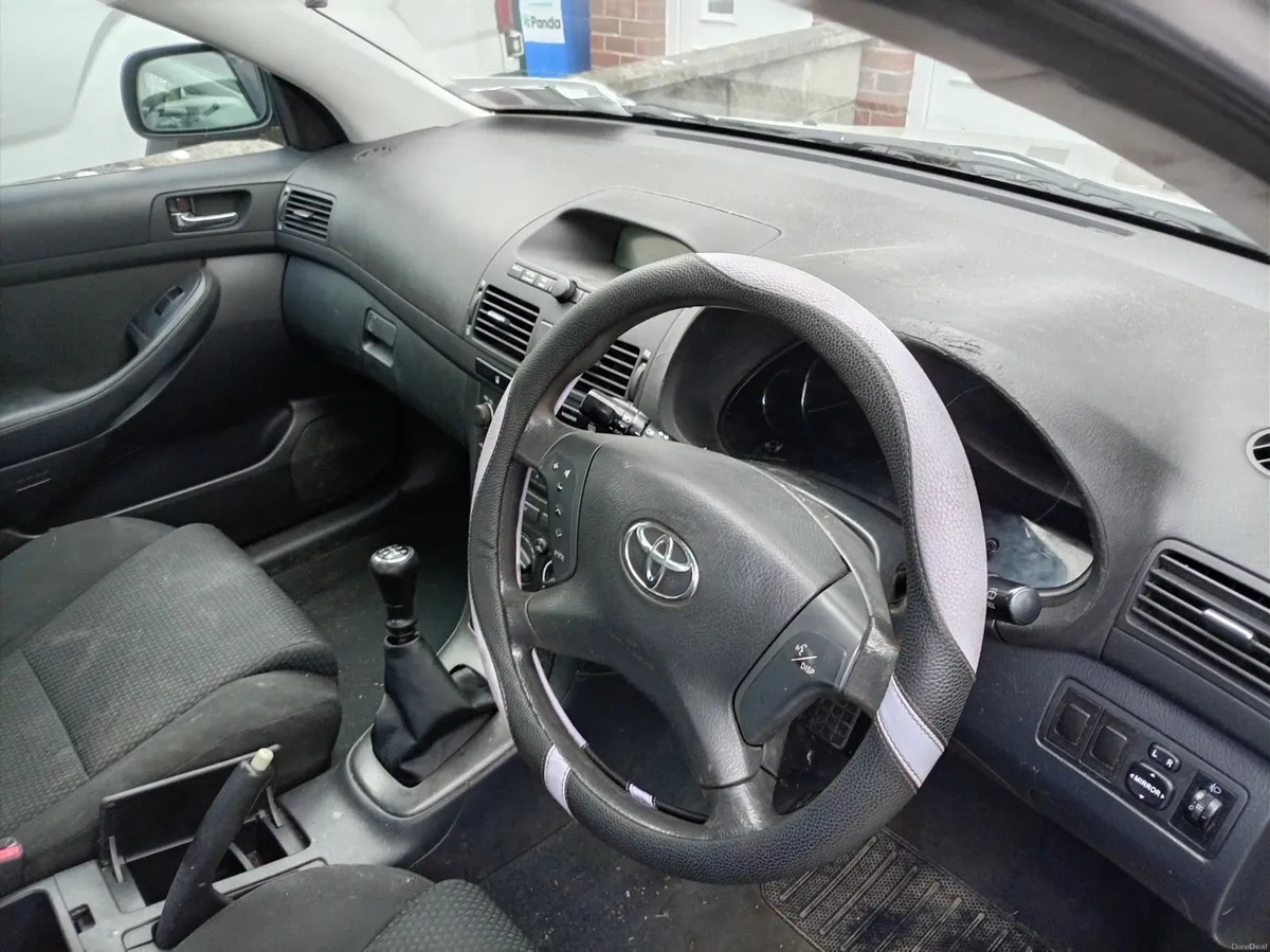 Toyota Avensis 2003 - Image 4